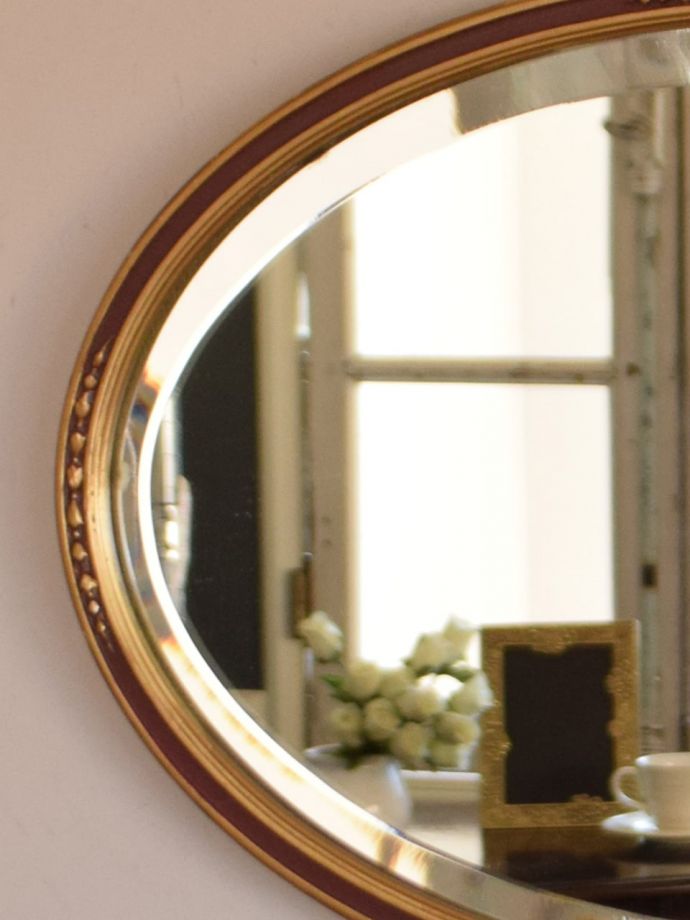 アンティーク ミラー(鏡) アンティーク雑貨 アンティーク ミラー 見るたびにうっとりするモールディングの美しさ煌びやかなモールディングの縁取りが美しいアンティークのミラーは、覗き込む度に女性だったら誰もがワクワクしちゃう美しいデザインが一番の魅力です。(k-4485-z)