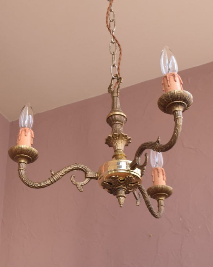 シャンデリア　照明・ライティング　アンティーク シャンデリア　下から見上げると･･･実際に取り付けて下から見るとこんな感じです。(k-4487-z)