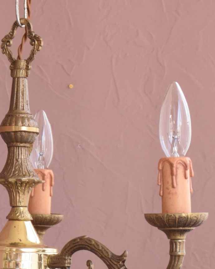 シャンデリア　照明・ライティング　アンティーク シャンデリア　アンティークだけが持つ特別感時と共に変化した真鍮の落ち着いた風合いが美しい。(k-4487-z)