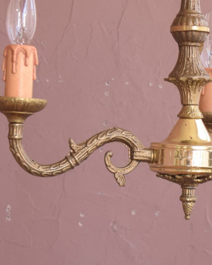 シャンデリア　照明・ライティング　アンティーク シャンデリア　しっかり選んできましたアンティークは新品ではないので、写真に映らない多少の欠けやキズがありますが、キレイなものだけを選んできました。(k-4487-z)