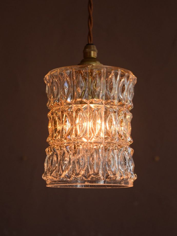 ペンダントライト　照明・ライティング　アンティーク シェード　お部屋のアクセサリーに使って欲しいアンティーク照明器具の中で気軽に使いやすいペンダントライト。(k-4490-z)