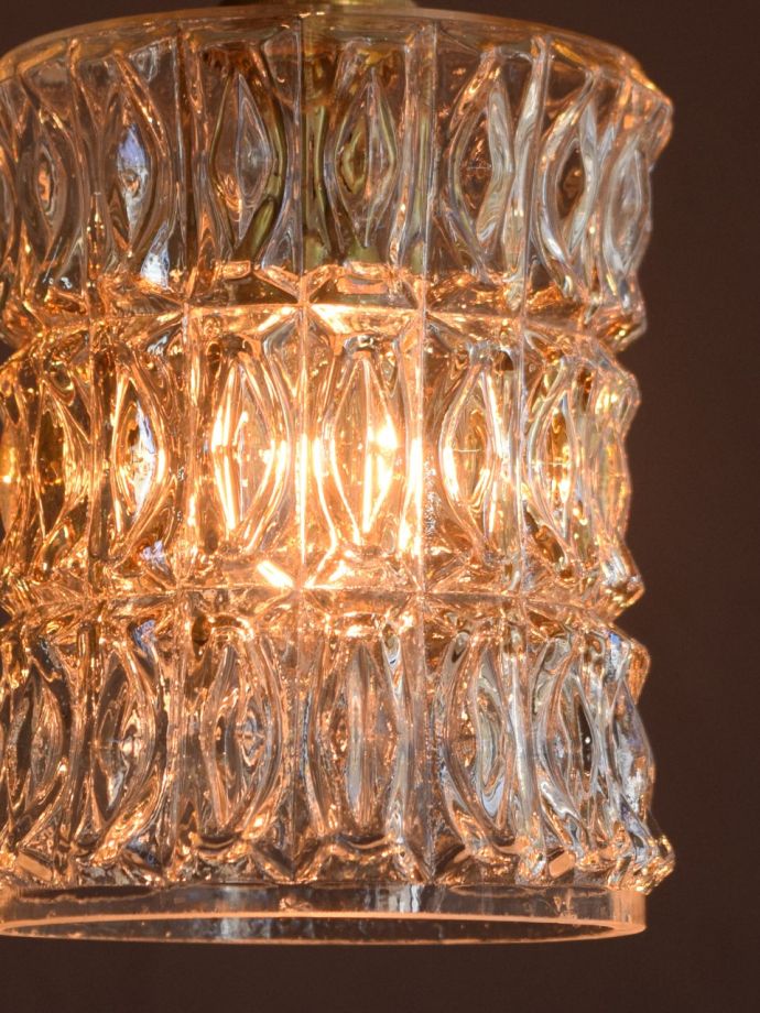 ペンダントライト　照明・ライティング　アンティーク シェード　使えるものだけ選んできましたアンティークなのでキズや汚れ、カケなどは必ずありますが、使えると判断したものだけを吟味して選んできました。(k-4490-z)