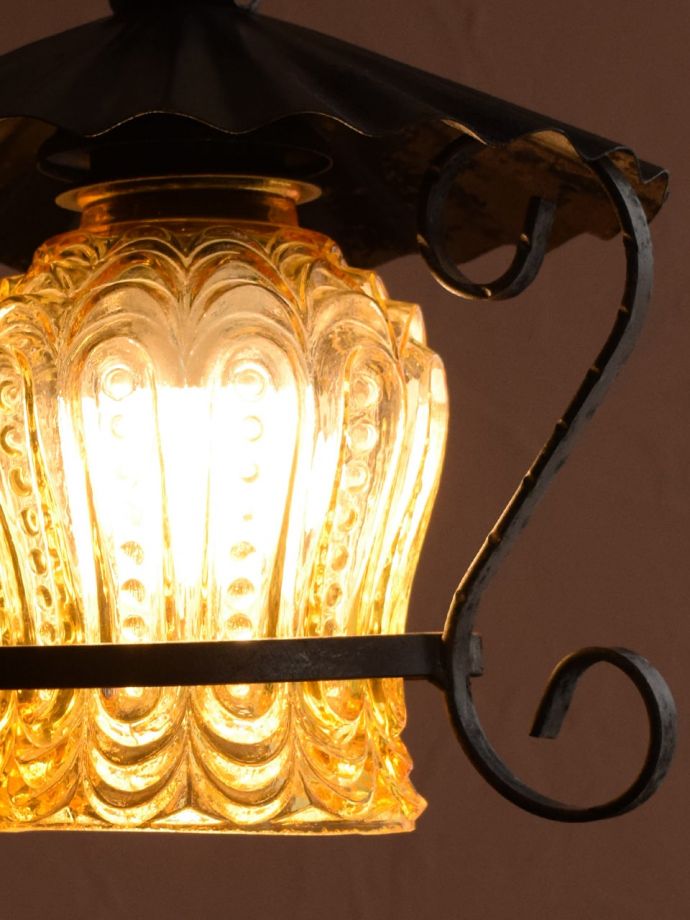 照明・ライティング アンティーク ペンダント 点灯すると・・・こんな風に点灯します。(k-4492-z)