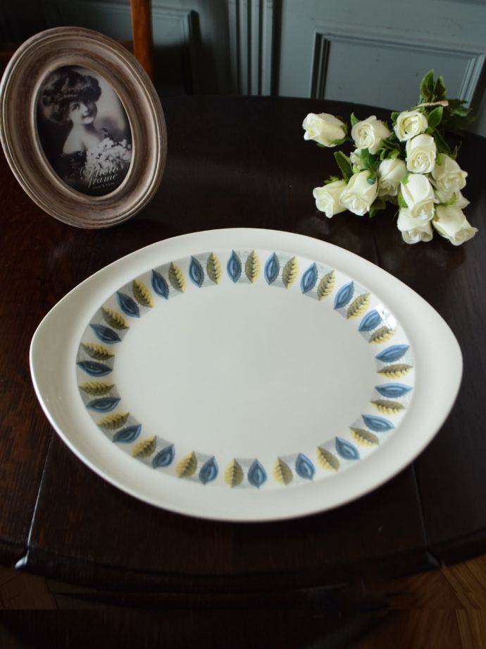 英国アンティークのおしゃれな食器