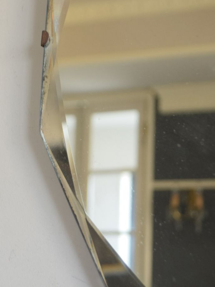 厚みが魅力のアンティークミラー