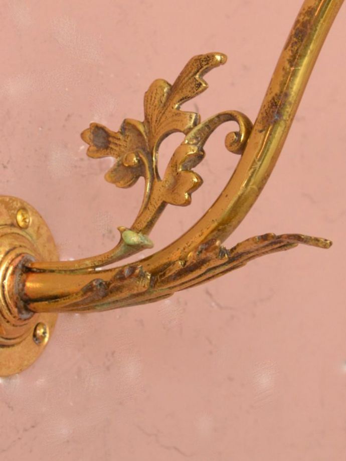 壁付け照明の土台部分