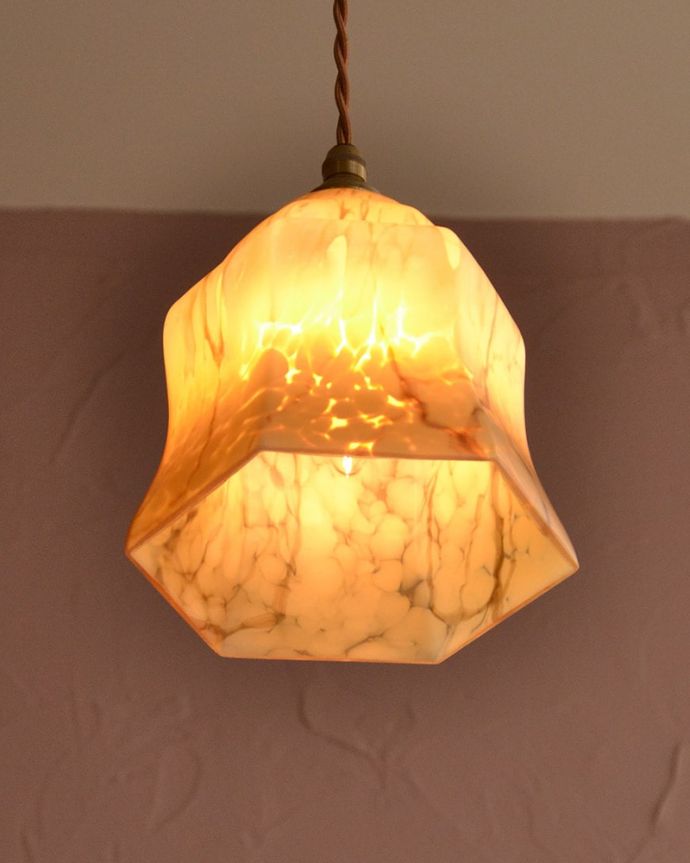 アンティーク照明の美しい灯り