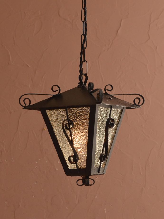 フランスのおしゃれな照明、アイアン✕ガラスのアンティークランタン