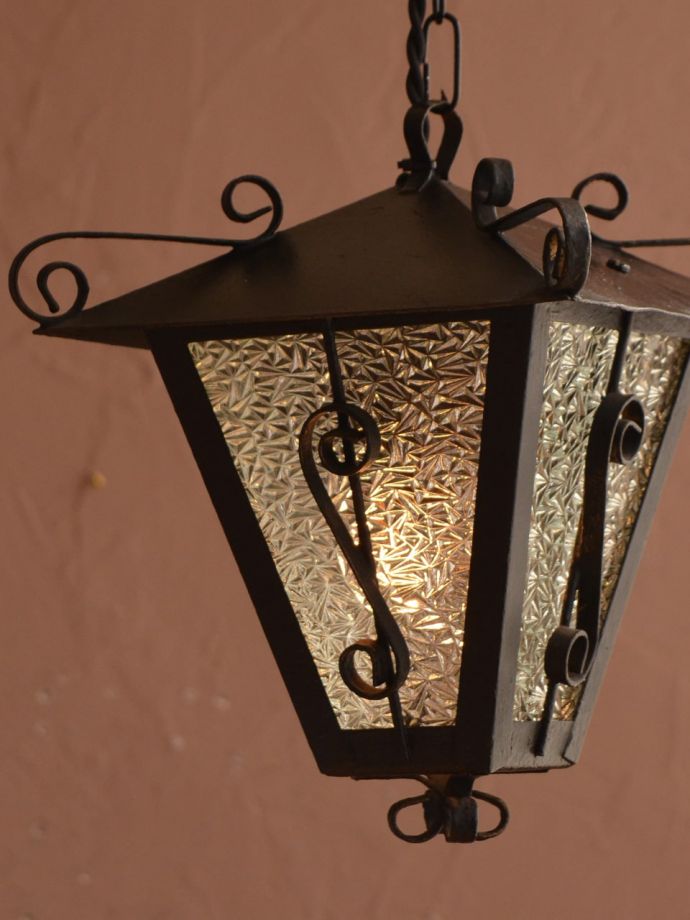 フランスのおしゃれな照明、アイアン✕ガラスのアンティークランタン