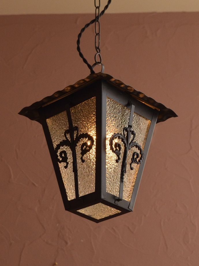 アンティーク照明の美しい灯り