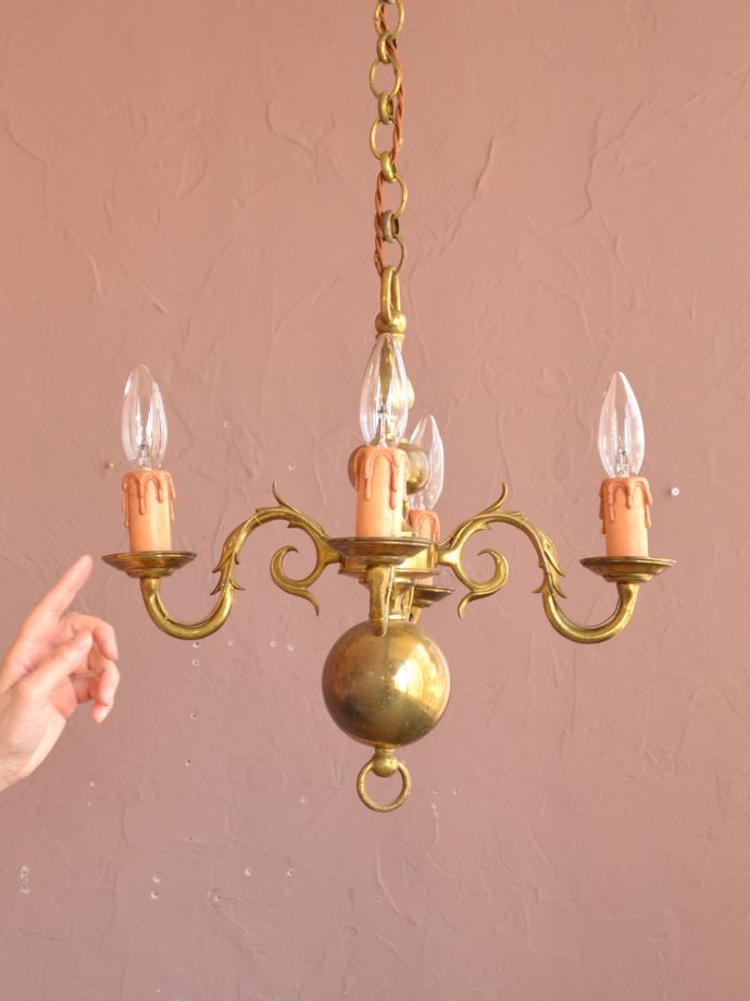 アンティークの真鍮製シャンデリア