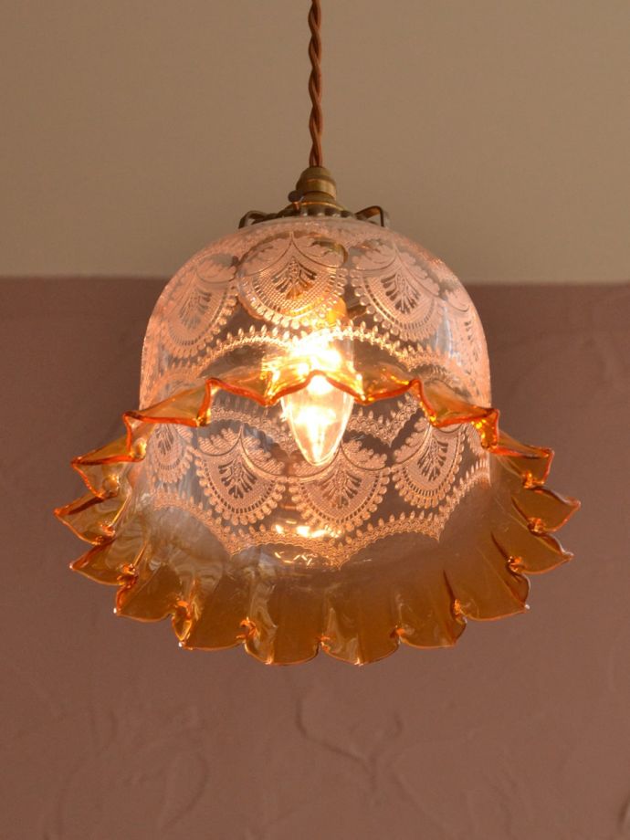 イギリス　アンティーク　ランプシェード アンティークランプシェード パターンガラスのドロップ型シェード