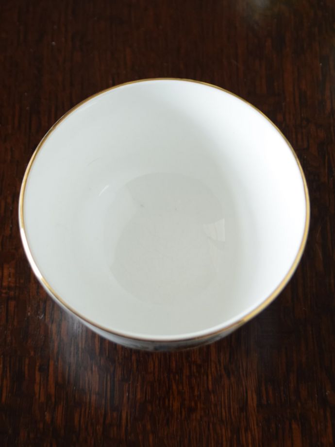 英国アンティークのおしゃれな食器