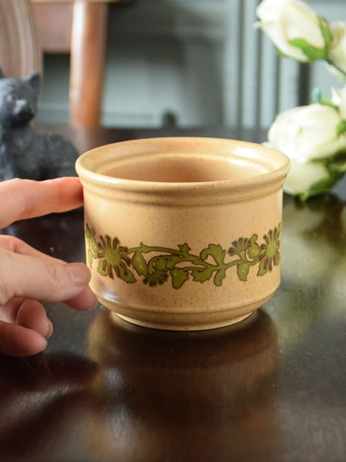 陶磁器のシュガーボウル