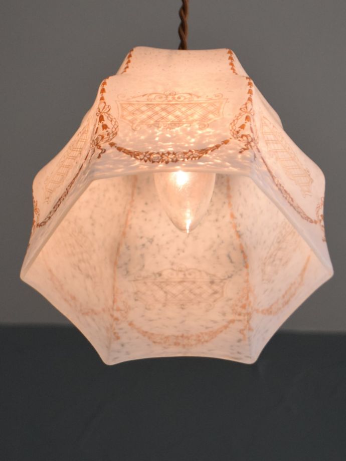 アンティーク照明の美しい灯り