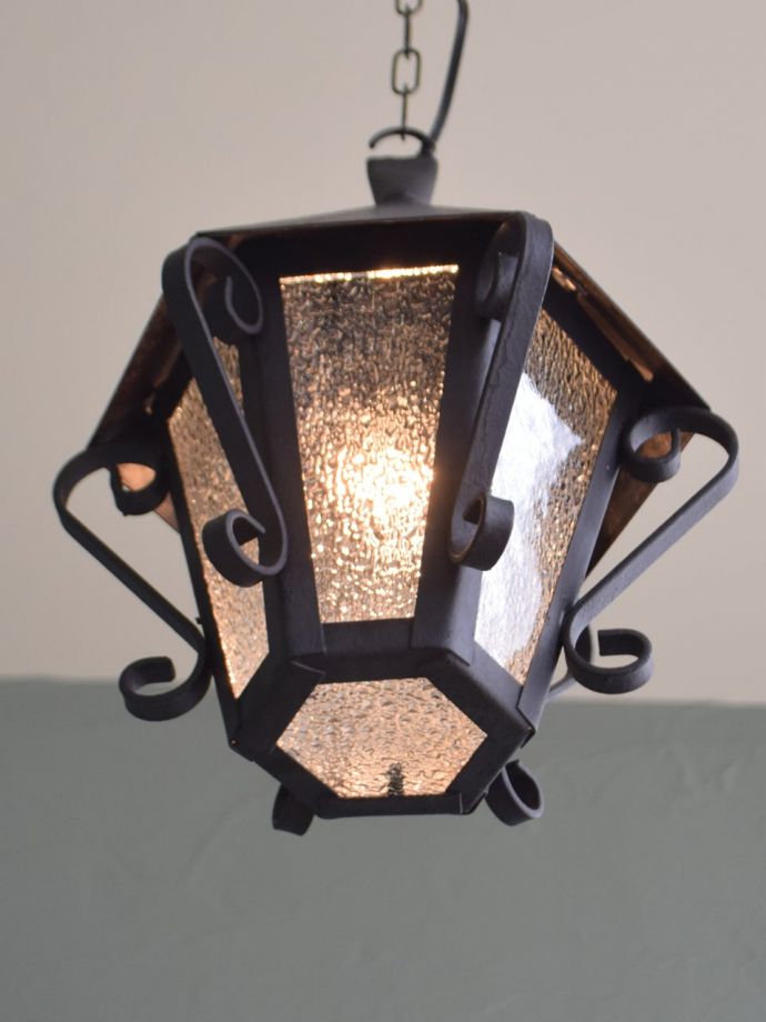 アンティーク照明の美しい灯り