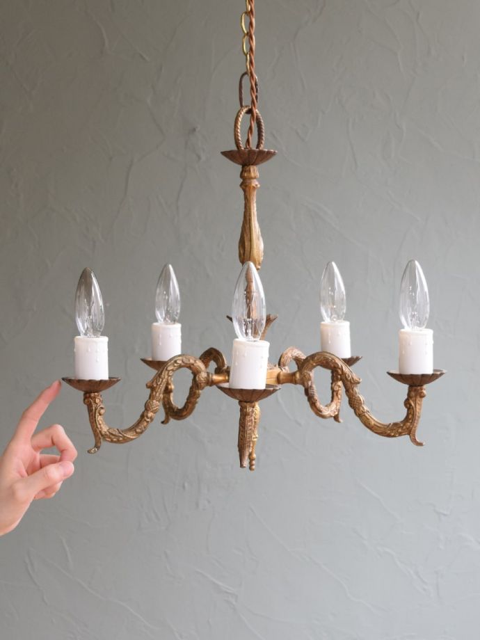 アンティークの真鍮製シャンデリア