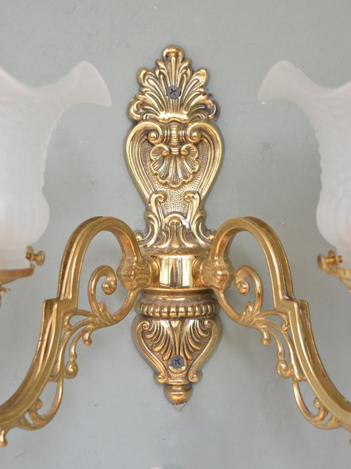 壁付け照明の土台部分