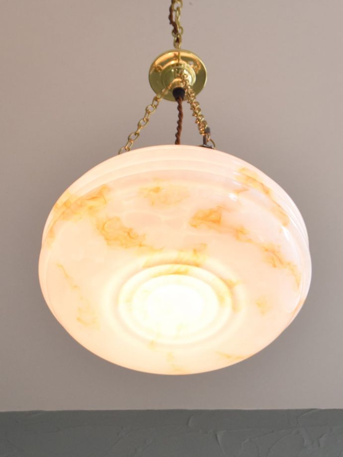 アンティーク照明の美しい灯り