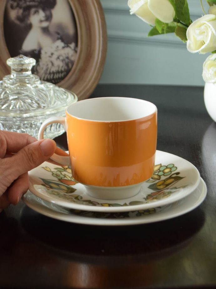 ロイヤルドルトンのカップ＆ソーサー（トリオ）