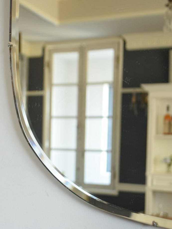 厚みが魅力のアンティークミラー
