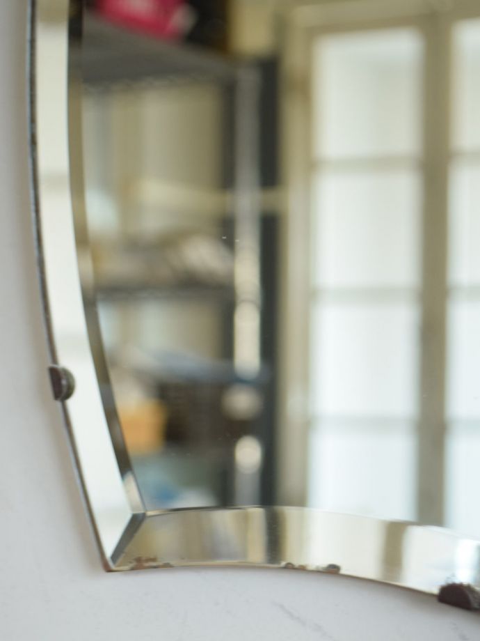 厚みが魅力のアンティークミラー