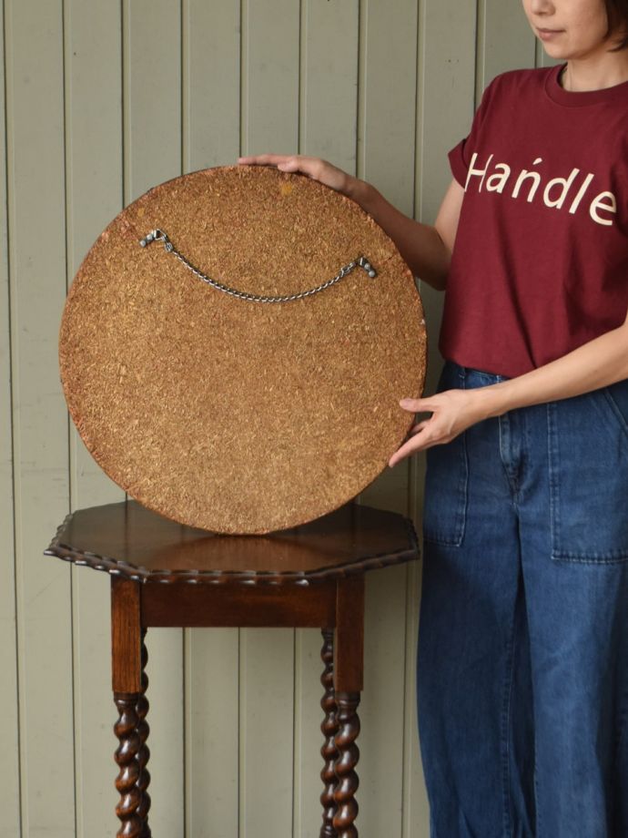 イギリス カッティング アンティークミラー 壁掛け 鏡 アンティーク ミラー イギリスのアンティーク鏡、お花の模様の丸い形の壁付けのカッティング