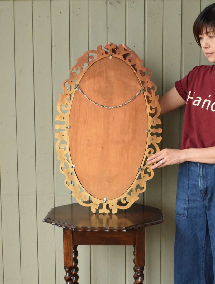 アンティークのおしゃれな鏡、植物モチーフがゴージャスな