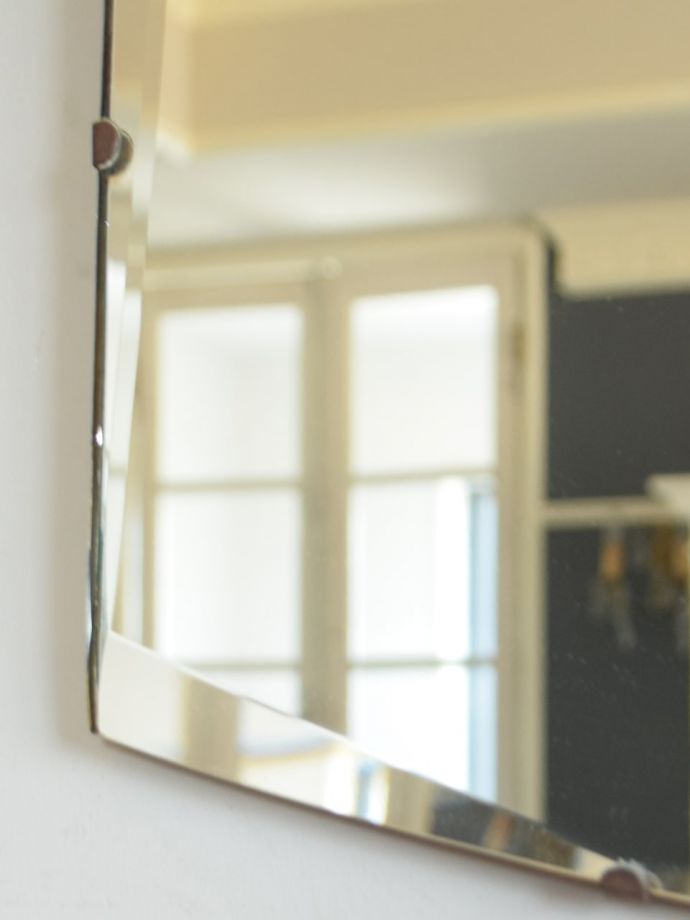 厚みが魅力のアンティークミラー