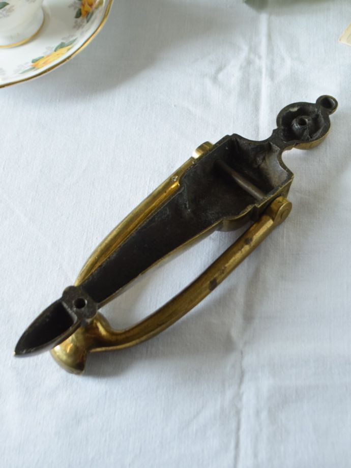 アンティークの真鍮オブジェ