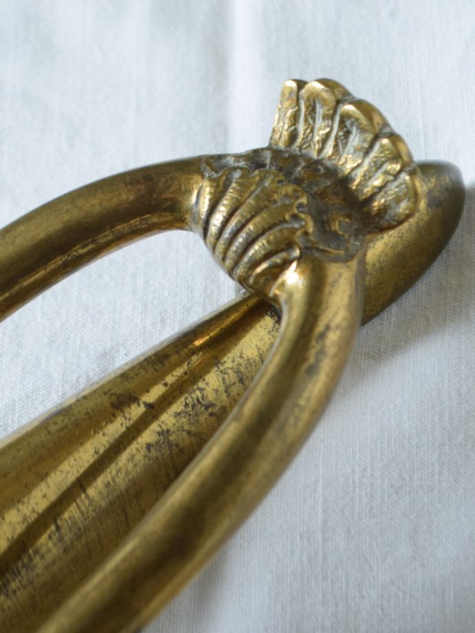 アンティーク真鍮製のドアノッカー