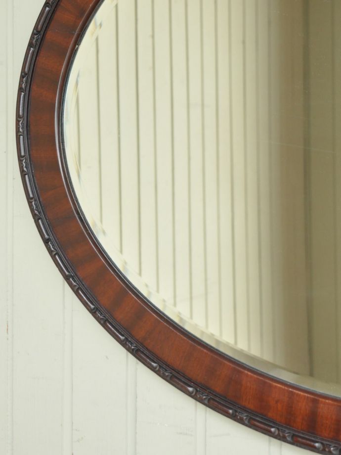 英国アンティークらしい彫