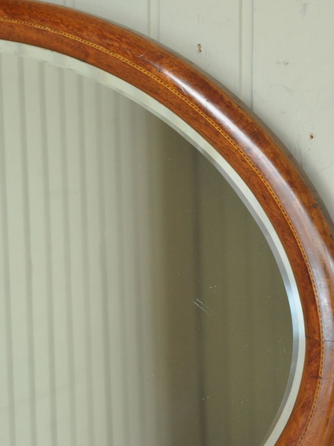 アンティークの美しい鏡