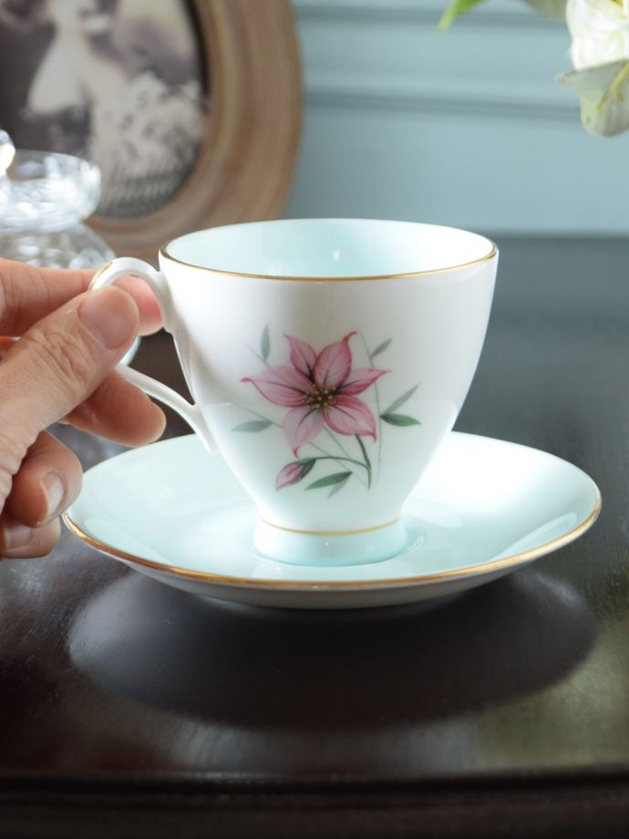 おしゃれなアンティークカップ&ソーサー
