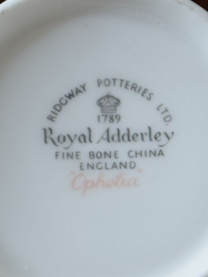 英国のアンティーク食器、ロイヤルアダレイ（Adderley）窯の美しい