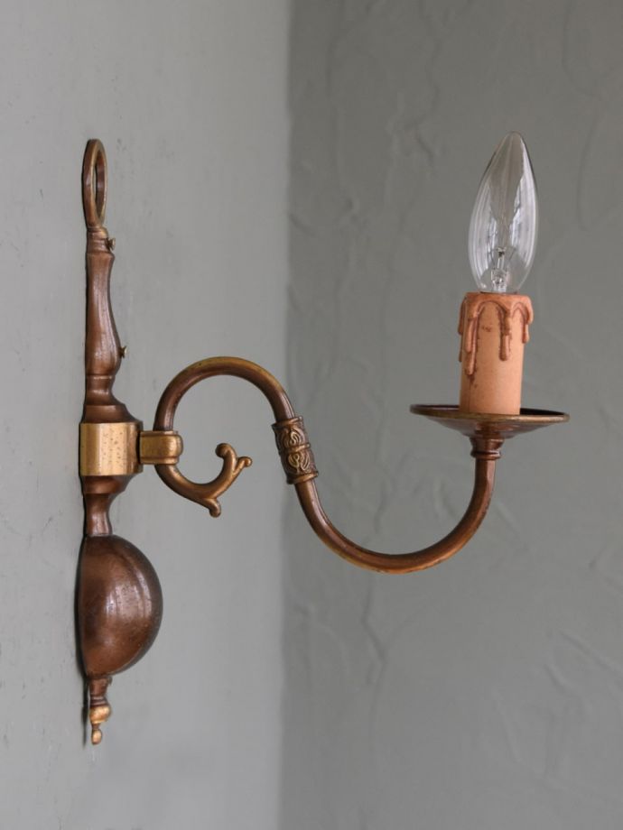 壁付けシャンデリアの側面