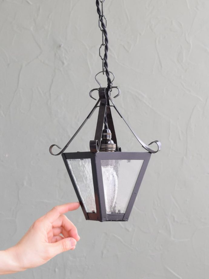 ヨーロッパ　クラシック ペンダントランプ　アイアン　ガラス 陶器　ランタン型 ヨーロッパクラシック ペンダントランプアイアンガラス 陶器ランタン型