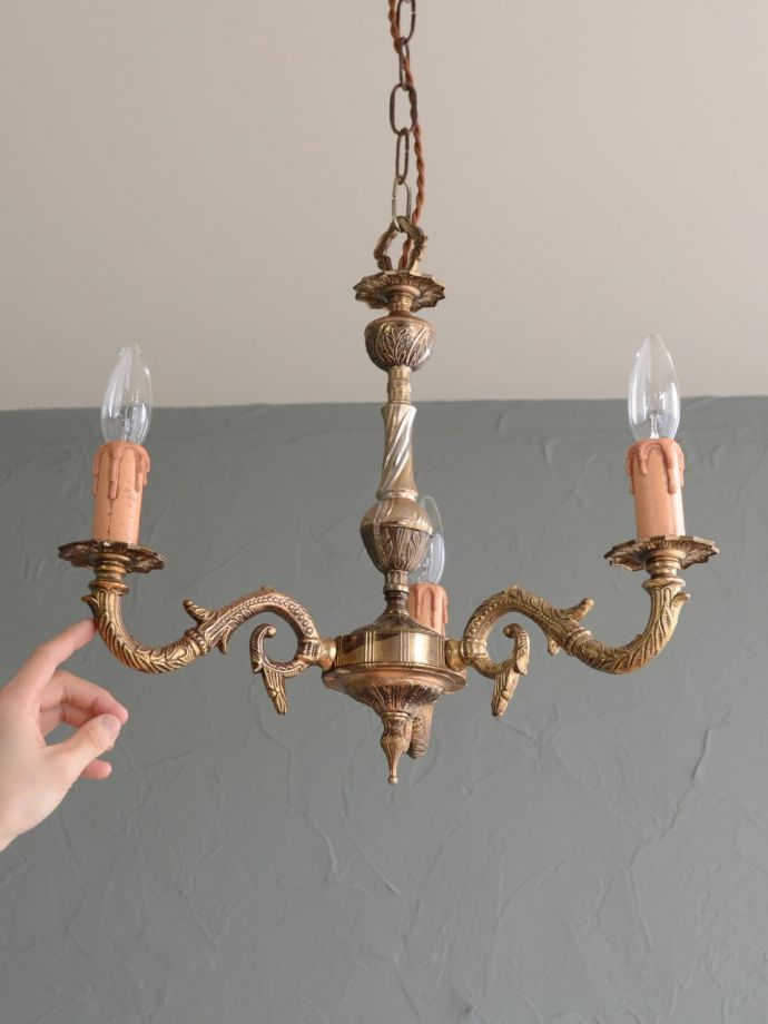 アンティークの真鍮製シャンデリア