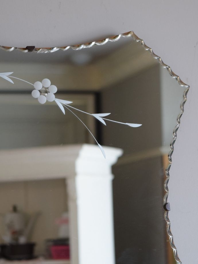 英国アンティークの美しい鏡