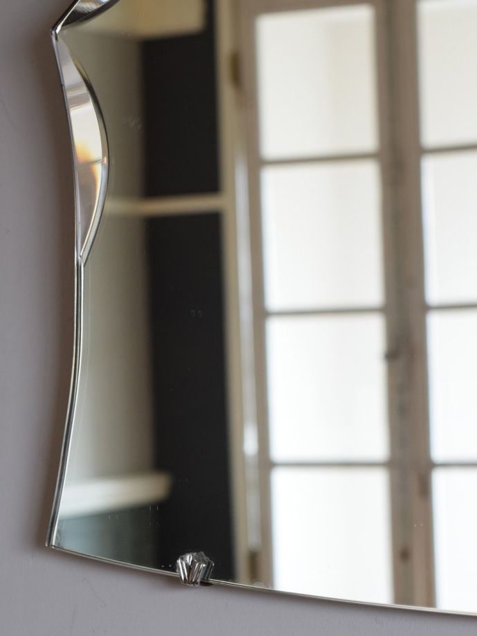 厚みが魅力のアンティークミラー