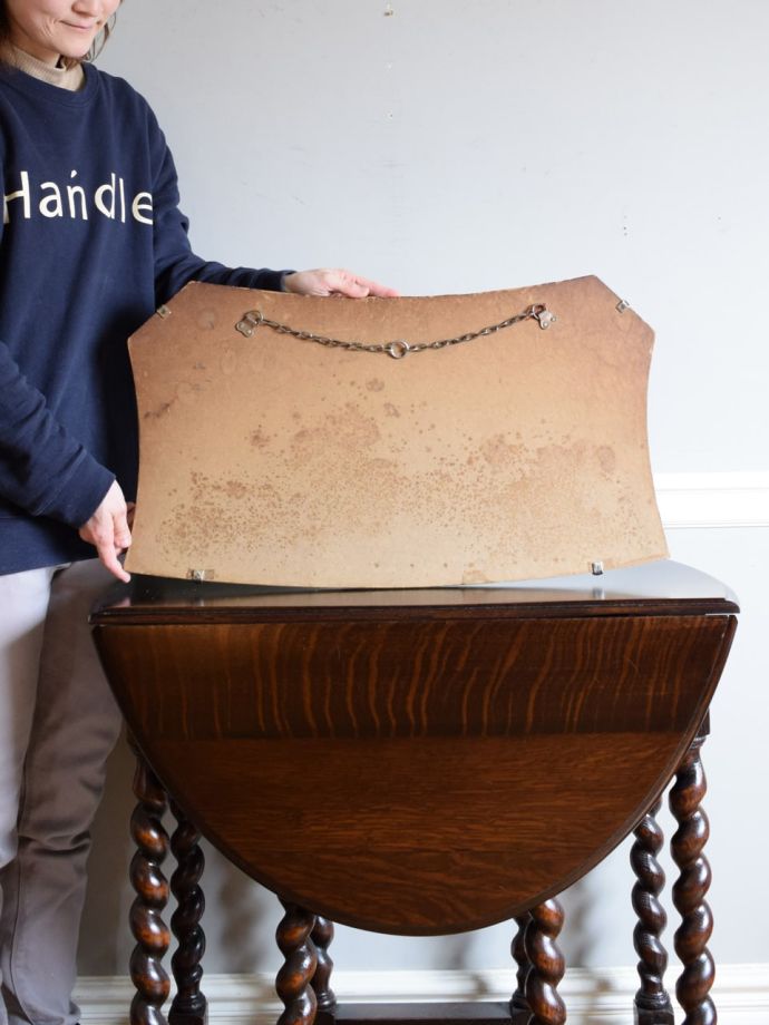 アンティークの鏡の裏