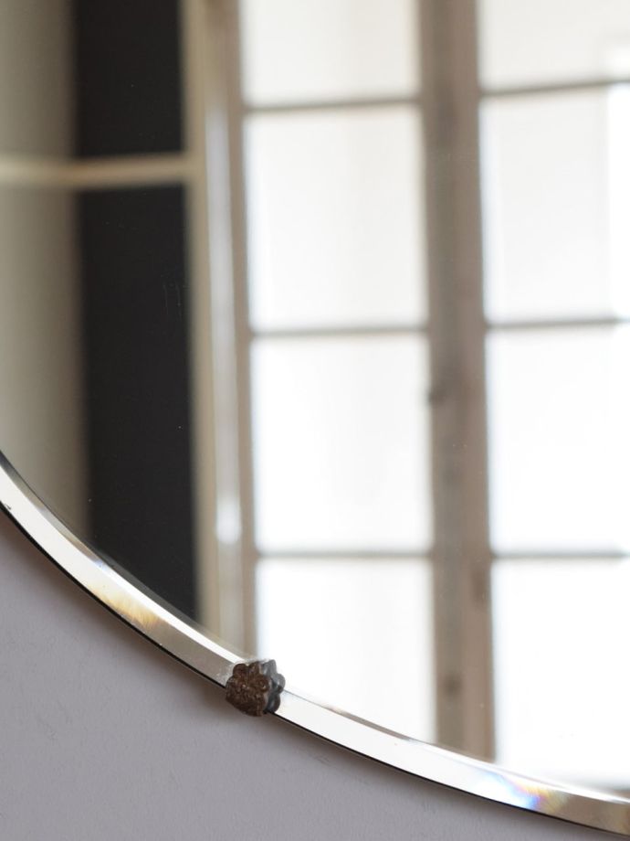 厚みが魅力のアンティークミラー