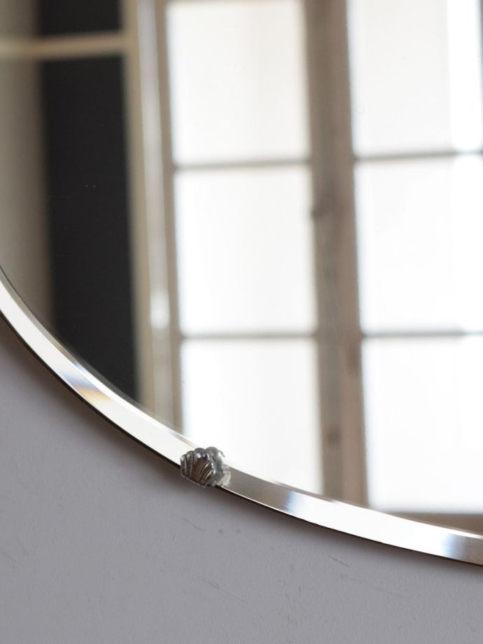 厚みが魅力のアンティークミラー