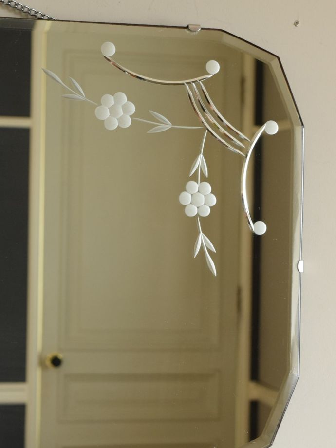 英国アンティークの美しい鏡