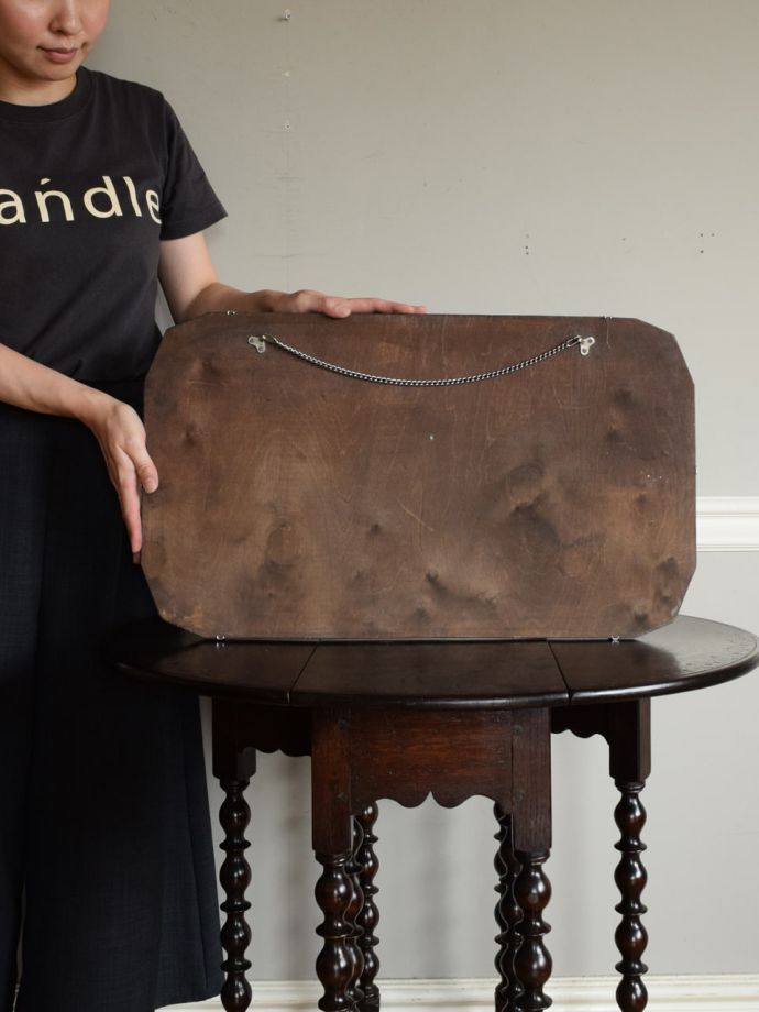 アンティークの鏡の裏