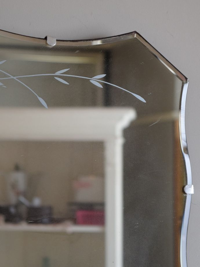 イギリスのアンティークカッティングミラー、お花模様のおしゃれな