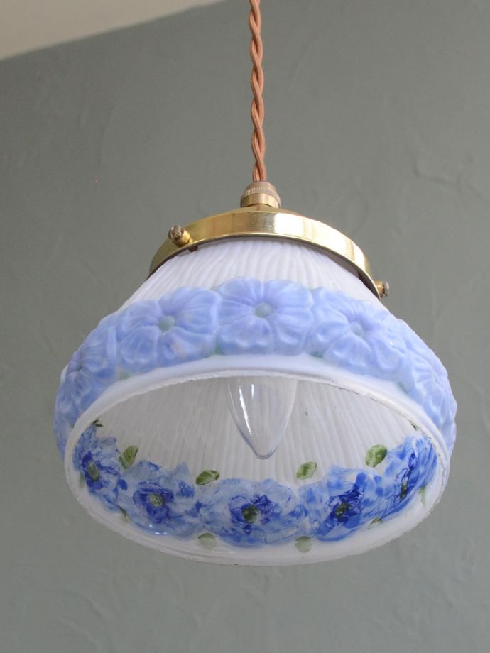 アンティークのペンダントライト、お花のガラスシェード（コード