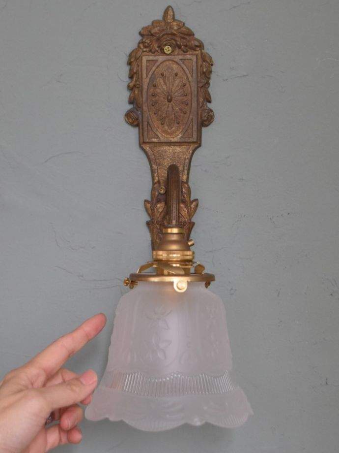 アンティークの壁付け照明