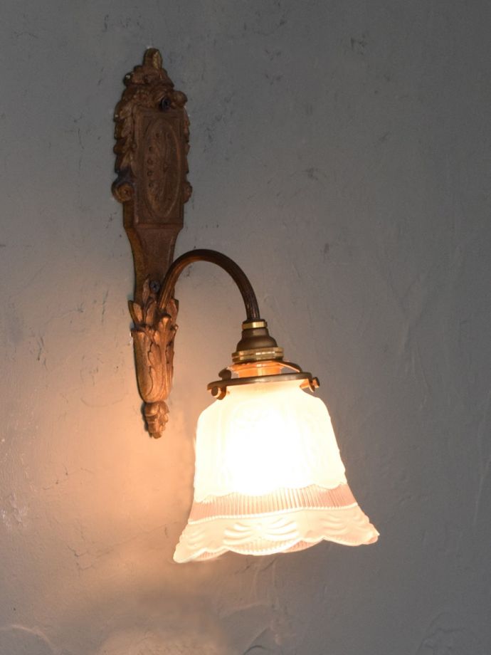 ウォールブラケットからの灯り