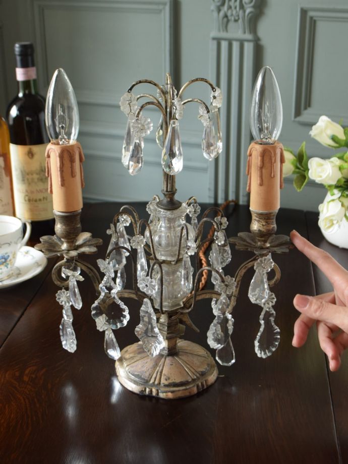 アンティークのおしゃれなテーブルランプ